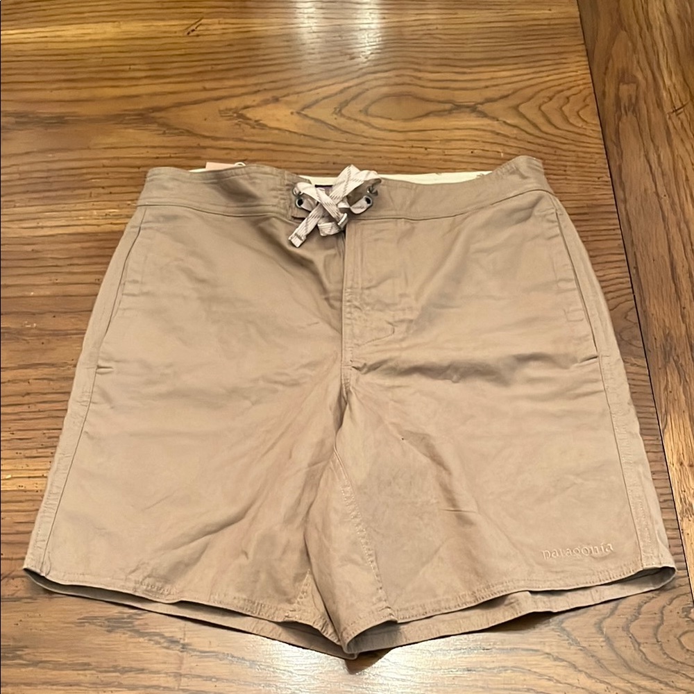 Patagonia Men's Tan Shorts, size 32, NWT